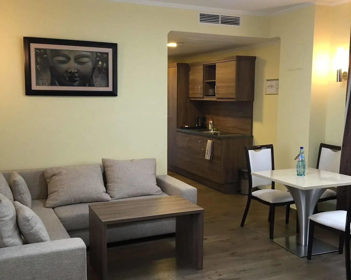 Naam Hotel & Apartments Frankfurt City-Messe Airport Frankfurt am Main 3*,